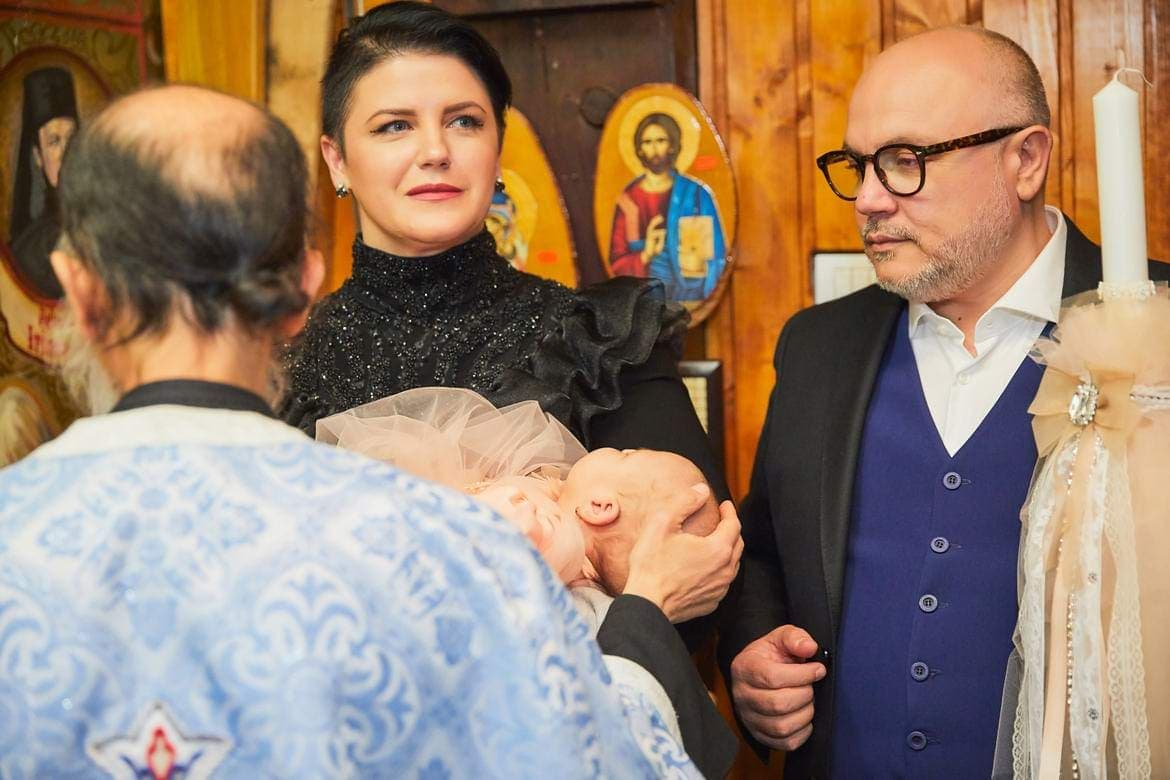 Fotografii cu slujba botezului de la Manastirea din Poiana Brasov