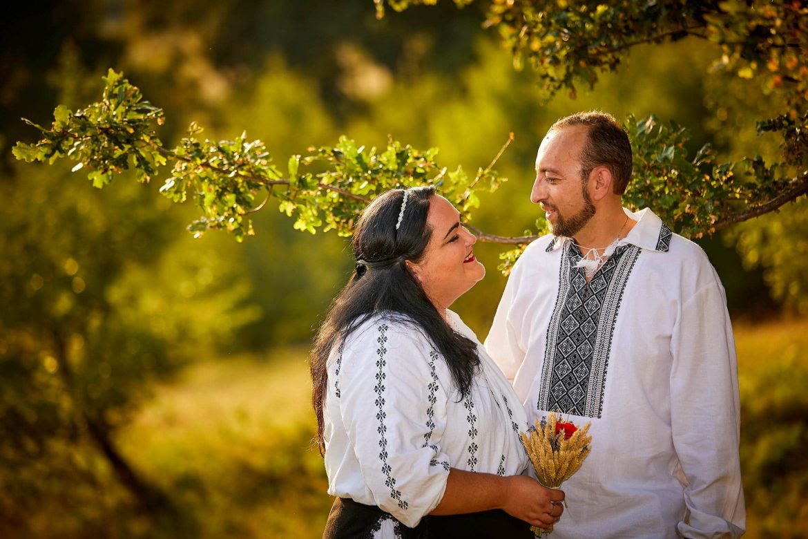 Fotografii De Cuplu In Costume Traditionale Romanesti (5)