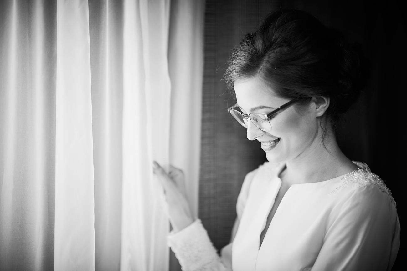 Lumina Si Detaliile Rochiei De Mireasa