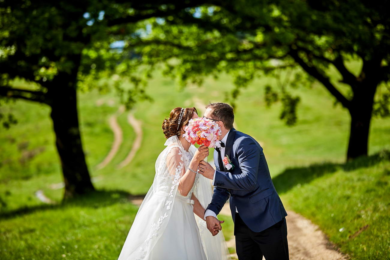 trash the dress cu mirii dupa ziua nuntii lor