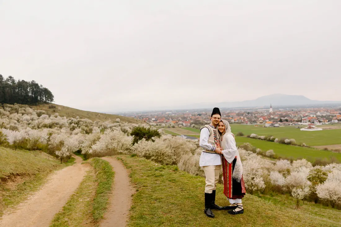 Sedinta Foto Cuplu Cu Pomi Infloriti La Brasov (28)